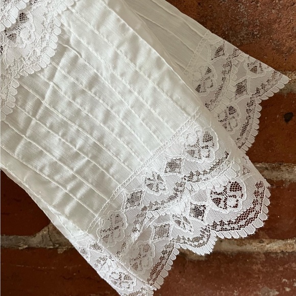 SOLD Vintage Linen & Lace Blouse - Picture 6 of 6
